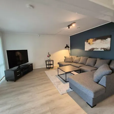3 Bedroom With Terrace And Free Parking Apartman *