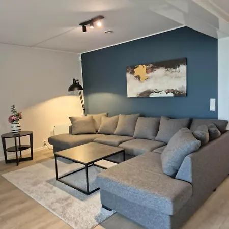 3 Bedroom With Terrace And Free Parking Apartman