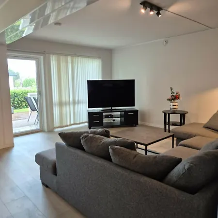 3 Bedroom With Terrace And Free Parking Lägenhet