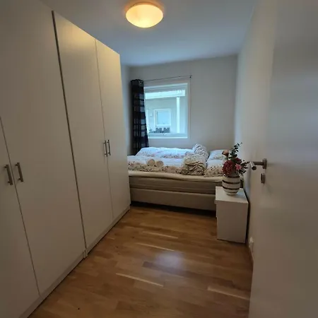 3 Bedroom With Terrace And Free Parking *