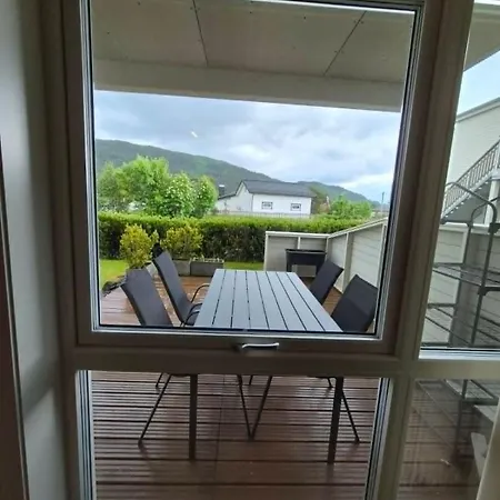 Lägenhet 3 Bedroom With Terrace And Free Parking *